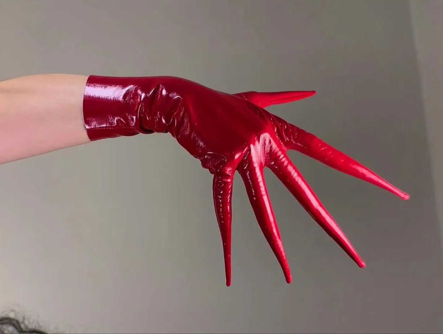 Parlak Kırmızı PENÇE ELDİVENLE - Patent Leather Shine incelemesi ve fiyatı